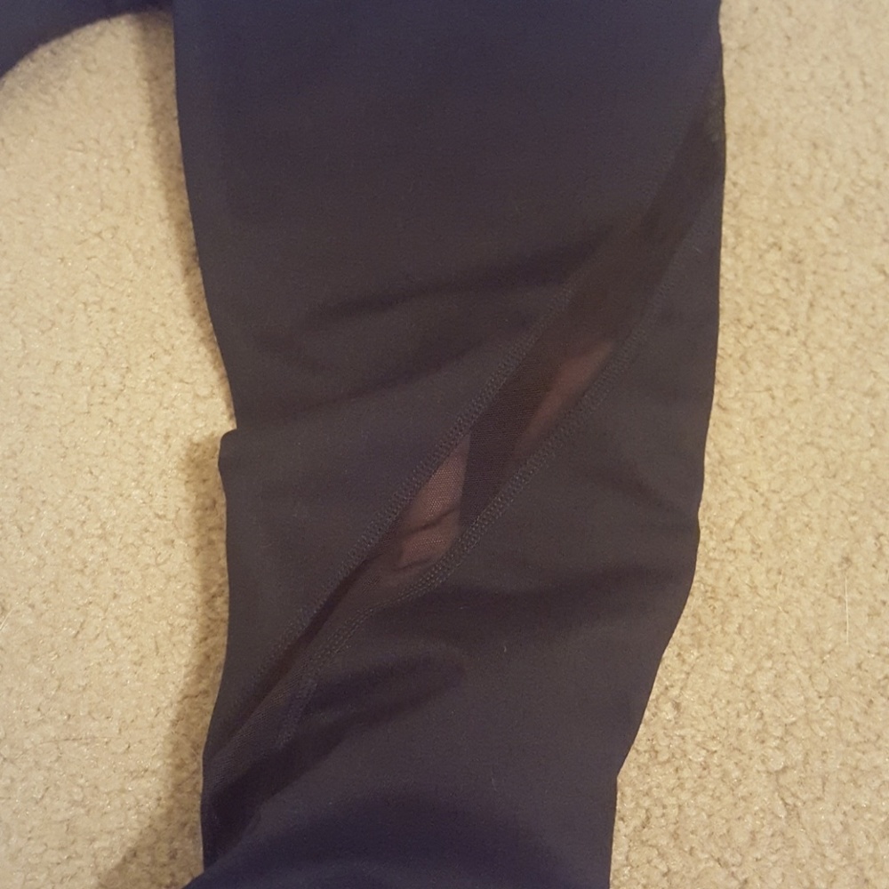 BNWT Fabletics Capris - Picture 5 of 5